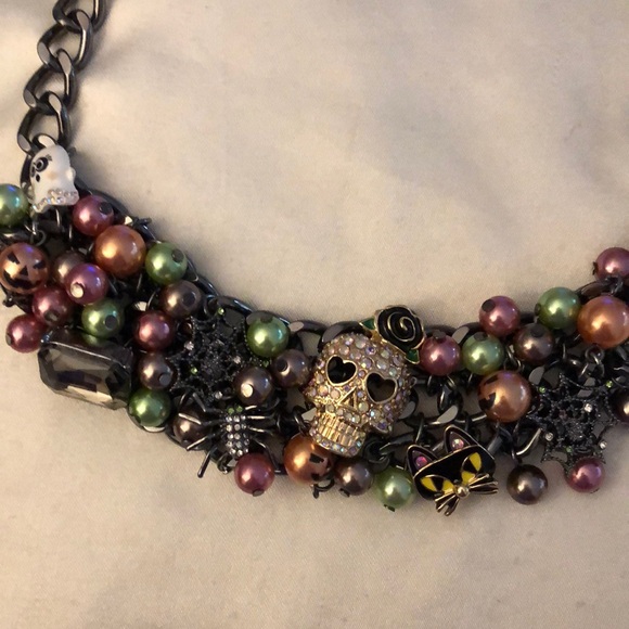 Betsey Johnson Gun Metal Tone Curb Link Bib Necklace Halloween Charms NWT - Picture 13 of 16
